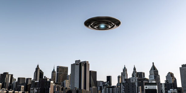 城市上空的不明飞行物图片下载