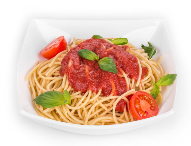 意大利面条加番茄酱和罗勒。图片下载