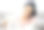 一名年轻女子在家里清洁表面图片下载