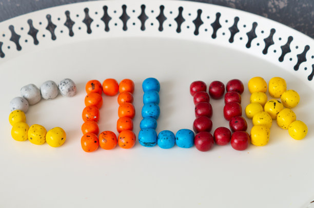 五颜六色的美味糖果准备上桌图片下载