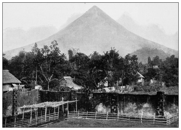 古董黑白照片:菲律宾阿尔拜火山图片下载