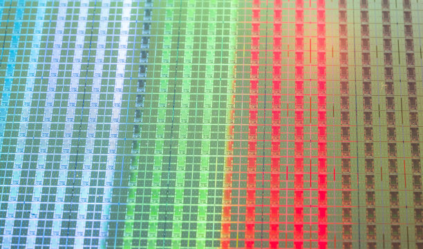 反射不同颜色的硅片。图片下载