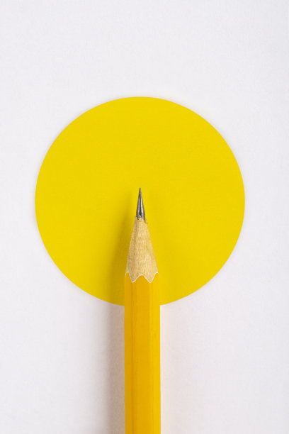 黄色铅笔与黄色圆圈形状图片下载