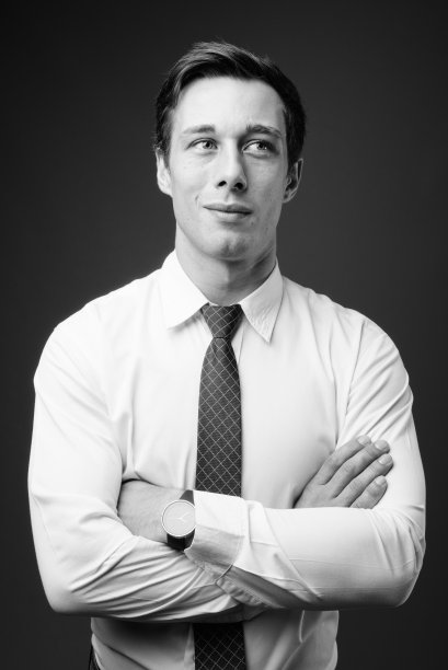 年轻英俊的黑白商人图片下载