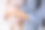 小女孩和小男孩的手上有虫子。生态友好的概念。特写照片图片下载