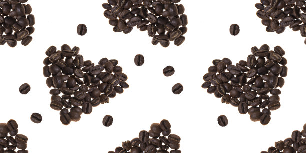 无缝模式与咖啡豆心形孤立在白色背景。俯视图，关闭图片下载