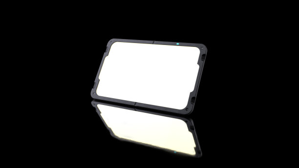 黑色表面白屏的未来平板电脑，未来设备发明概念，科幻外观热成像相机或先进的位置跟踪设备图片下载