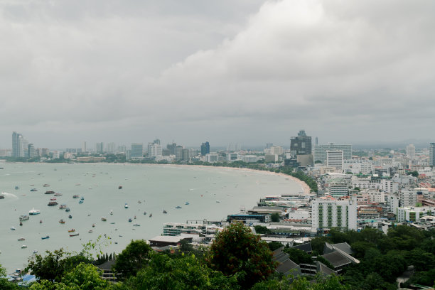 芭堤雅湾，泰国- 2017年7月27日:Khao Phra Tamnak，芭堤雅观景台。在泰国春武里，芭堤雅湾，芭堤雅湾，芭堤雅湾，芭堤雅湾，芭堤雅，芭堤雅，芭堤雅。图片下载
