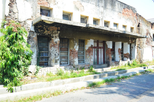 老房子建筑与破碎的墙壁照片图片下载