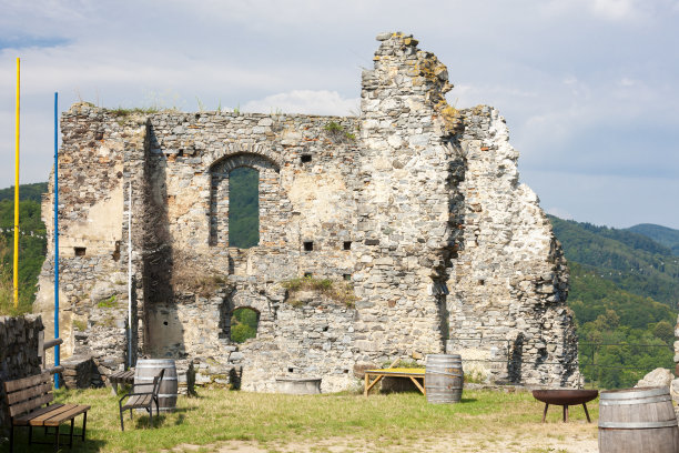奥地利克雷姆斯附近瓦豪山谷的森夫滕贝格城堡图片下载