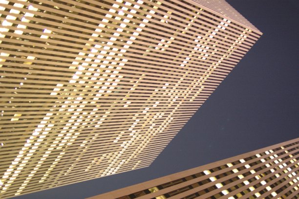 蓬皮杜中心附近的建筑图片下载