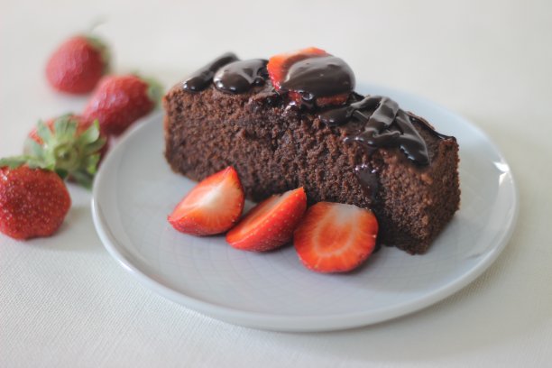 手指小米巧克力蛋糕。用小谷粉代替普通面粉制成的健康自制巧克力蛋糕图片下载