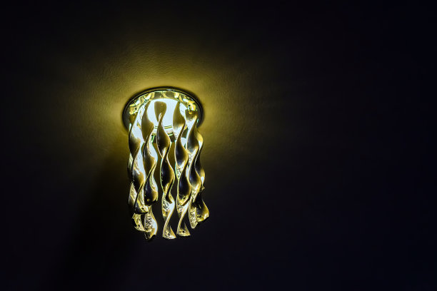 圆形天花板照明器，螺旋扫把带。图片下载