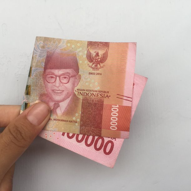十万印尼盾(Rp. 100.000,00)的纸币，作为一种适用于印度尼西亚的交易手段。图片下载