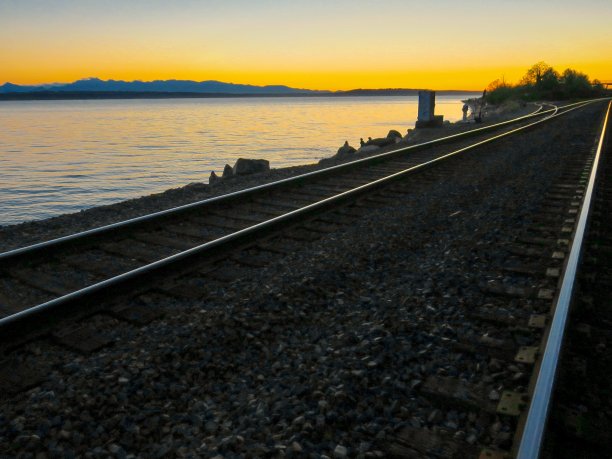 铁路沿岸图片下载