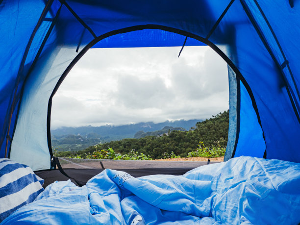 帐篷里面有早晨的气氛。图片下载