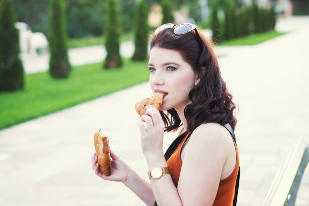 美丽的女孩户外图片下载