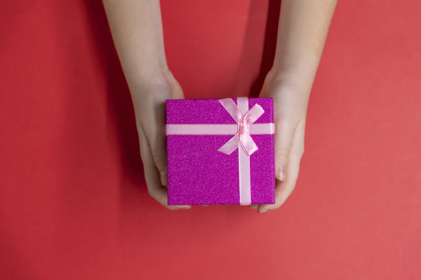 女人拥有的礼物图片下载