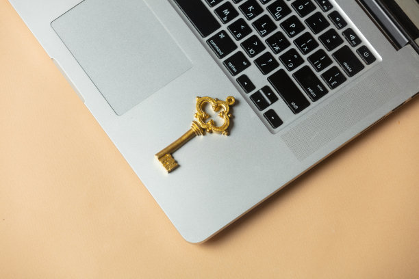笔记本电脑上的金钥匙，上图图片下载