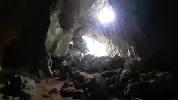 从多米尼加共和国的萨马纳湾的洞穴出口图片下载