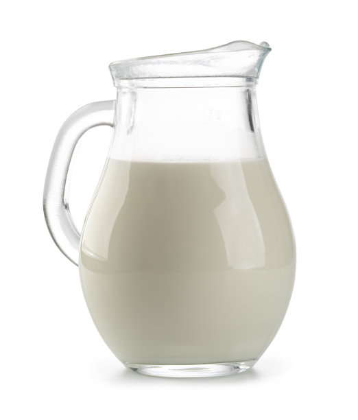 牛奶罐被隔离在白色的背景上图片下载