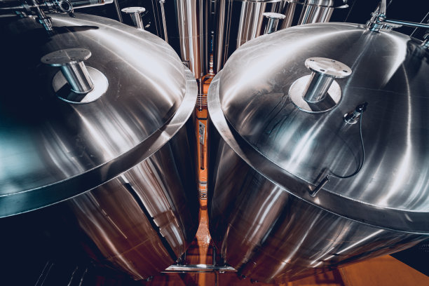 私人啤酒厂的精酿啤酒设备图片下载