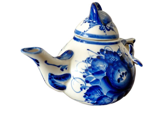 茶壶在俄罗斯传统的Gzhel风格孤立在白色背景。俄罗斯民间陶瓷工艺和生产瓷器，是俄罗斯民间绘画的一种。tableware.Closeup回家。图片下载