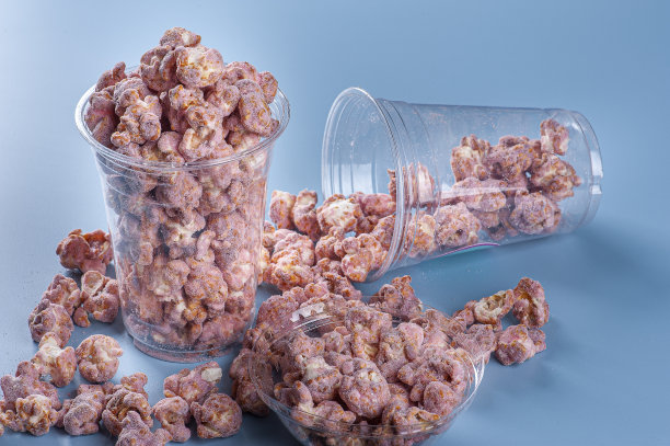 美食甜爆米花近距离照片。草莓的味道。图片下载