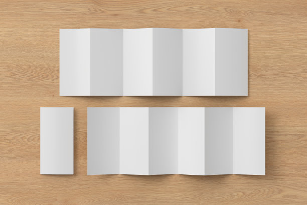 垂直页之字形或手风琴折叠小册子。六格，十二页空白传单。模拟木制背景用于演示设计。正面和背面折叠和展开。图片下载