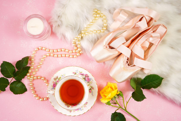 脚尖芭蕾舞鞋美学的桌面工作空间博客头顶平放。图片下载