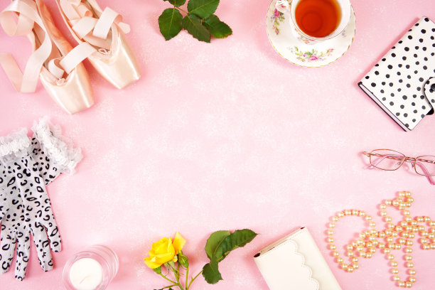 脚尖芭蕾舞鞋美学的桌面工作空间博客头顶平放。图片下载