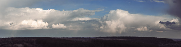 美丽的天空乌云密布。高分辨率的全景构图。图片下载