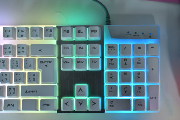 多色背光白色键盘图片下载