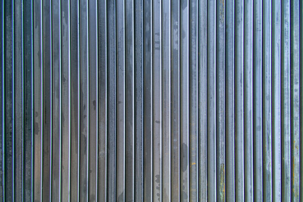 背景来自钢管。形状的钢管。几根金属管并排放在一起。由管道创建的行。图片下载