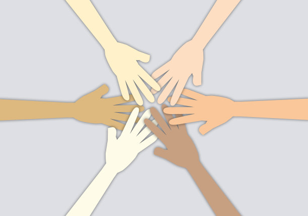 一组人叠手表示团结和团队精神，一组人不同，手在一起的概念。图片下载