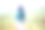 年轻女子在山上休息。图片下载