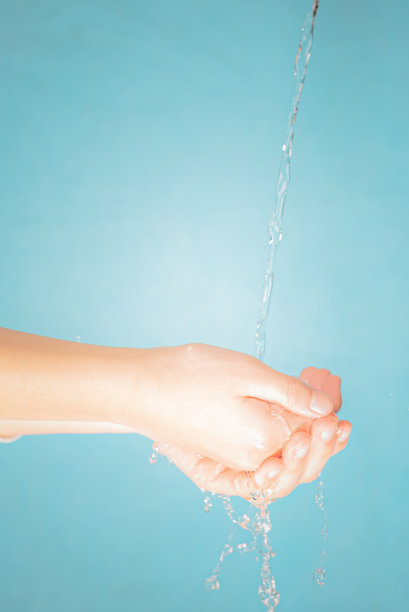 用肥皂和水洗手图片下载