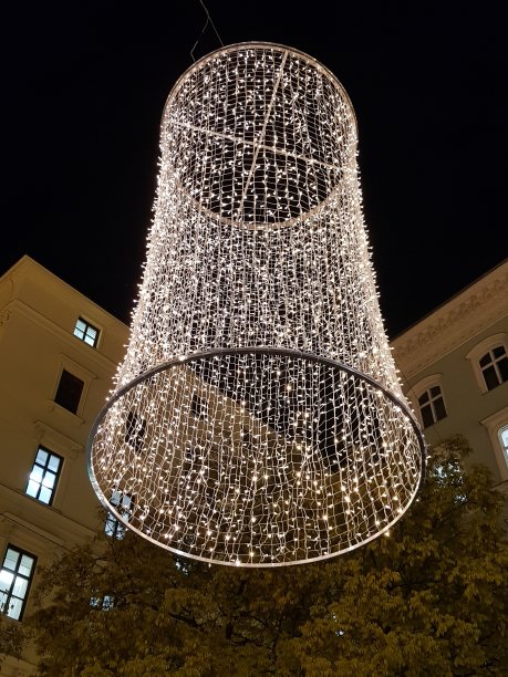 圣诞时节的圣诞挂灯图片下载