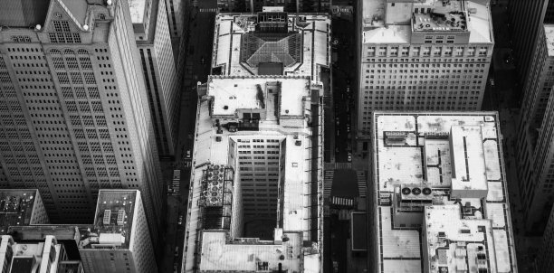 摩天大楼从上方轻微倾斜图片下载