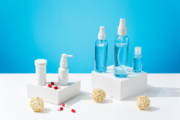 药物和不同的消毒剂来保护自己免受冠状病毒感染。图片下载