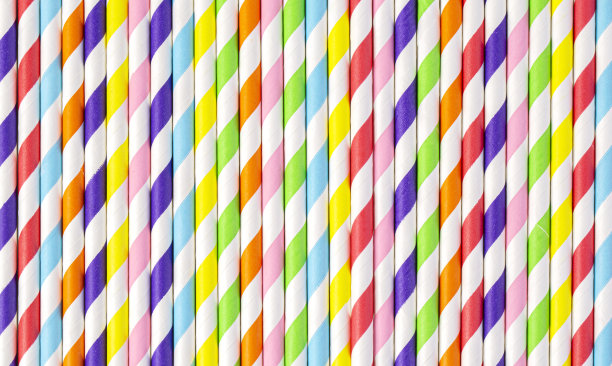 喝不同颜色的吸管图片下载