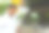 成年西班牙裔千禧一代男性从汽车上卸下行李，沿着城市街道进入酒店旅行照片系列图片下载