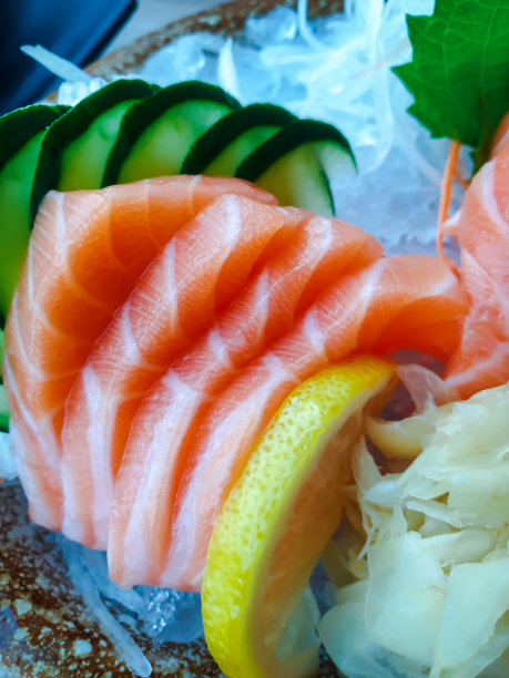 日本食物生鱼片、鲑鱼和寿司图片下载