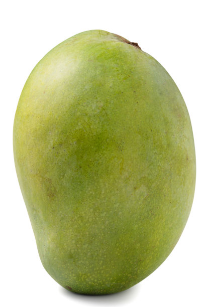 美丽美味的绿色芒果孤立在白色的桌子背景。图片下载