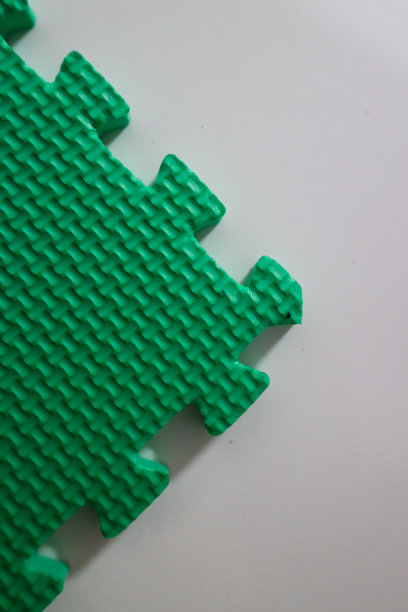 绿色儿童玩具拼图地毯角图片下载