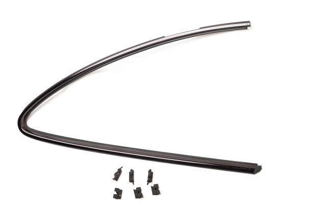 汽车窗户侧门玻璃的黑色金属模塑-在照相馆的白色孤立背景上的汽车服务中出售的调谐元素。图片下载