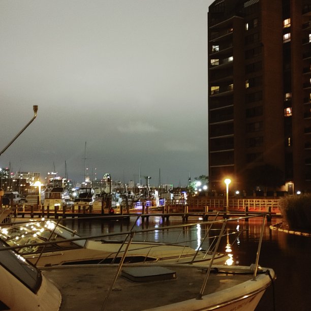 巴尔的摩滨晚上图片下载