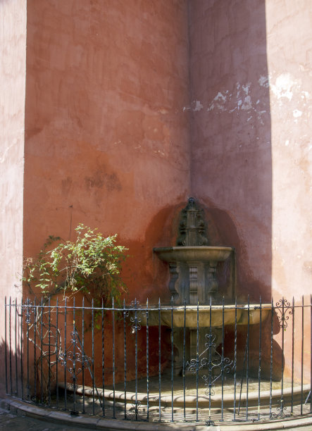 街上的喷泉图片下载