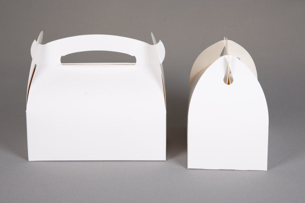 两个白色的空白纸包装的面包房大和轮廓盒与处理在灰色背景图片下载