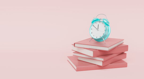 把闹钟放在一堆书上图片下载